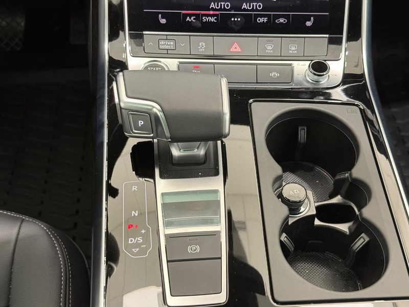 Audi Q7 Vehicle Image 11