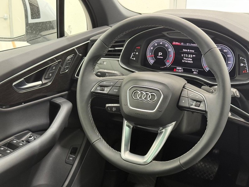 Audi Q7 Vehicle Image 12