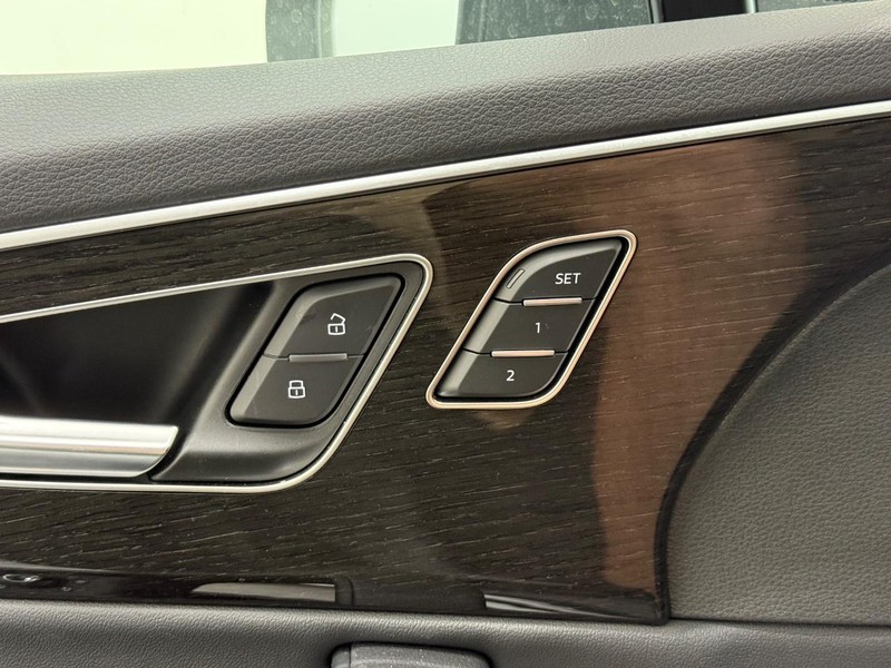 Audi Q7 Vehicle Image 14
