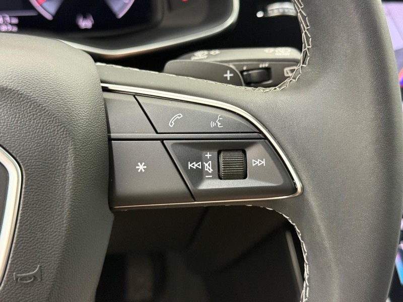 Audi Q7 Vehicle Image 16