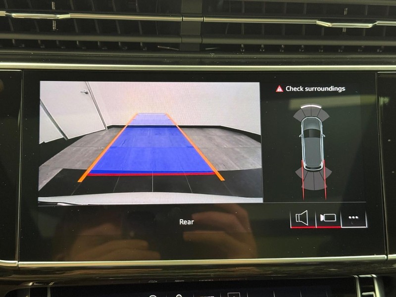 Audi Q7 Vehicle Image 18
