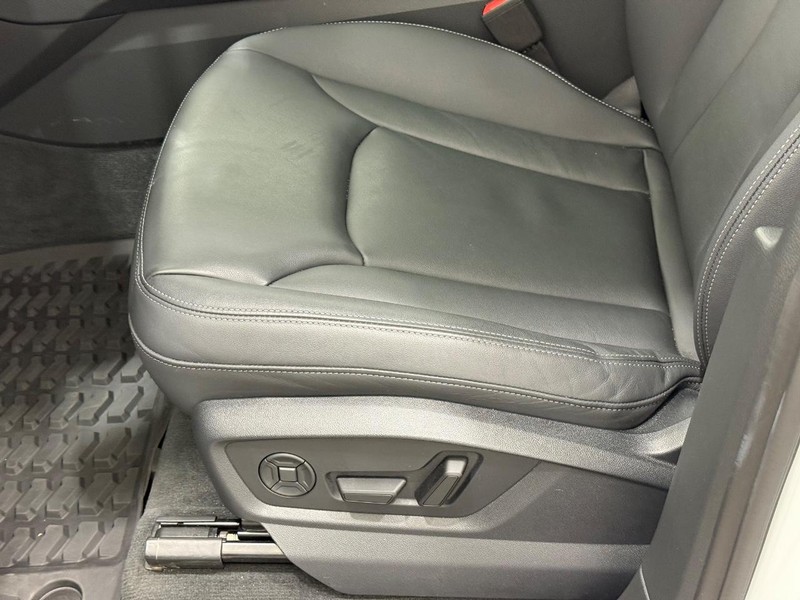 Audi Q7 Vehicle Image 21