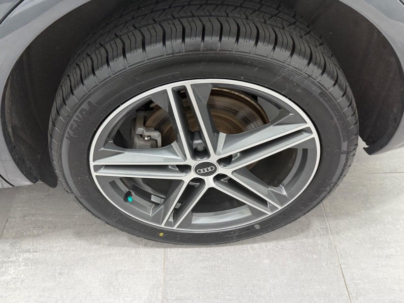 Audi Q5 Vehicle Image 5