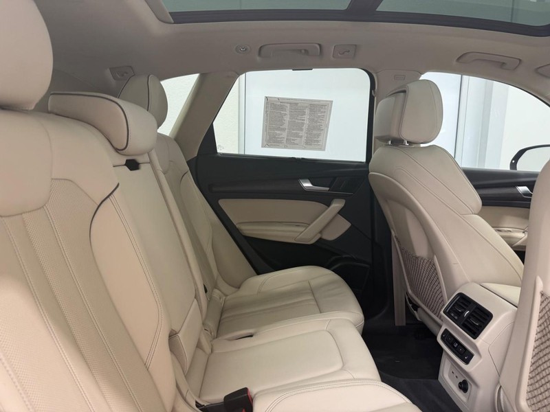 Audi Q5 Vehicle Image 8