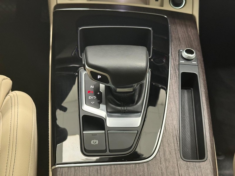 Audi Q5 Vehicle Image 11