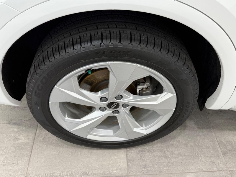 Audi Q5 Vehicle Image 3