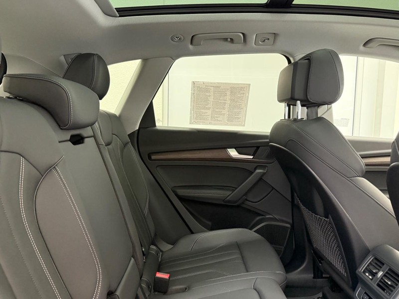 Audi Q5 Vehicle Image 4