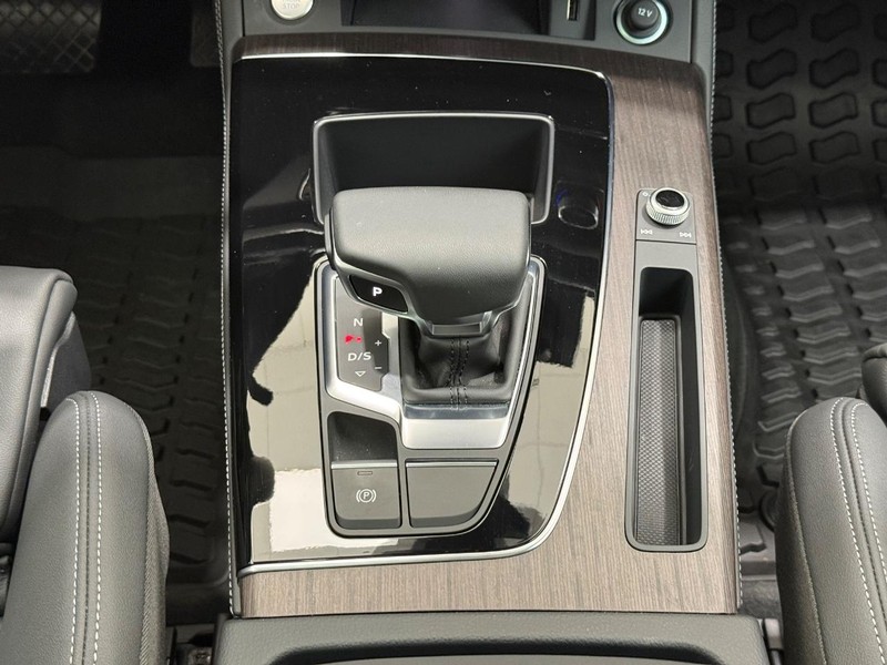 Audi Q5 Vehicle Image 7
