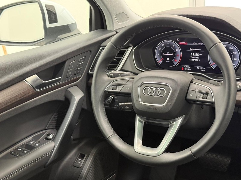 Audi Q5 Vehicle Image 8