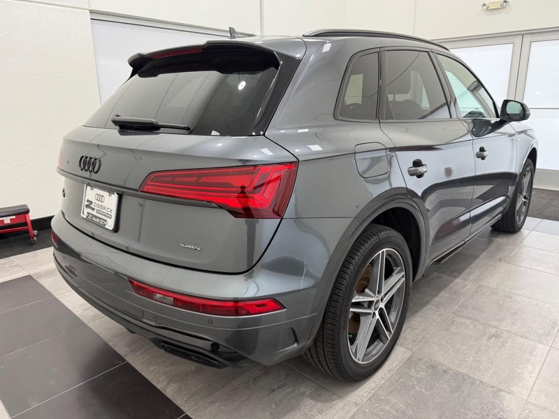 Audi Q5 Vehicle Image 2