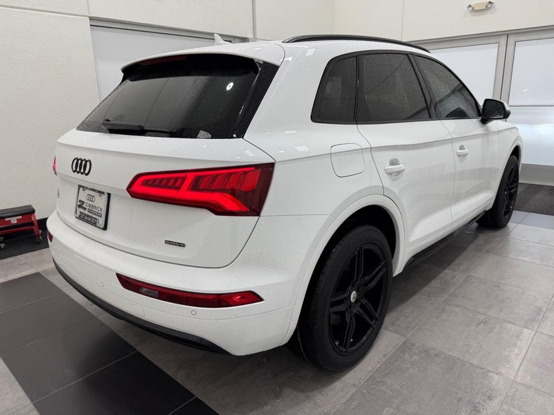 Audi Q5 Vehicle Image 2