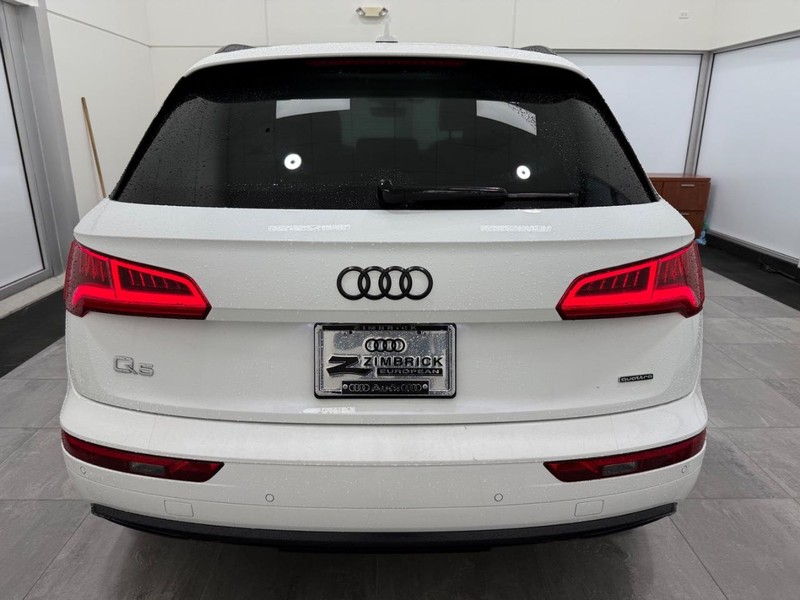 Audi Q5 Vehicle Image 3