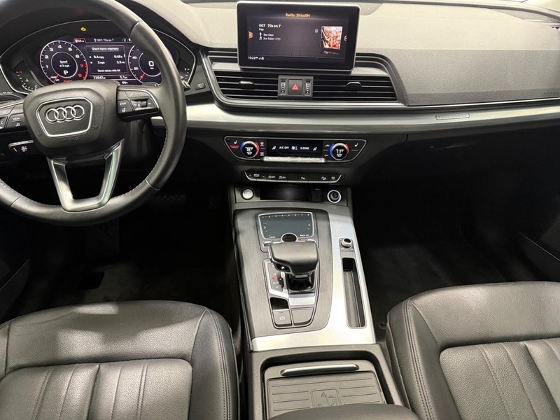Audi Q5 Vehicle Image 9
