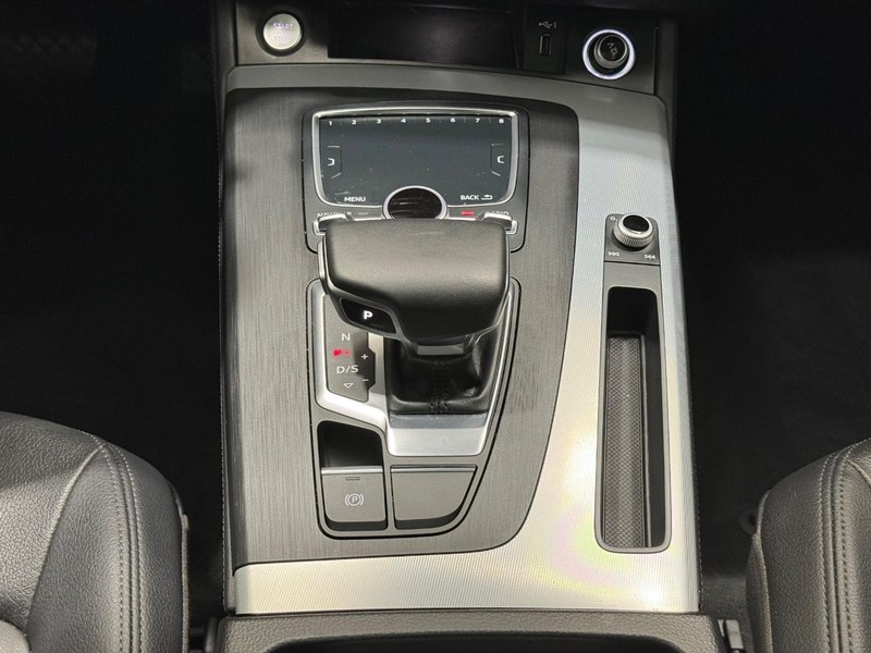 Audi Q5 Vehicle Image 11