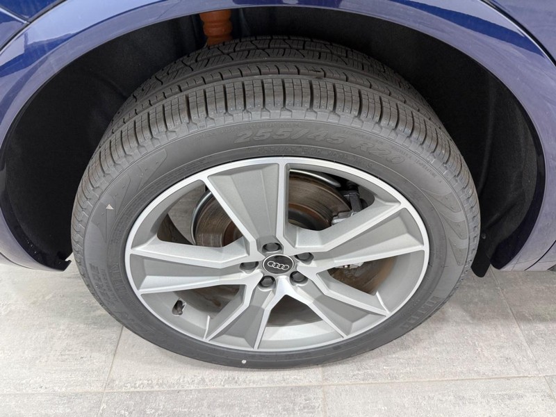 Audi Q5 Vehicle Image 3