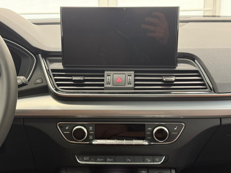 Audi Q5 Vehicle Image 6