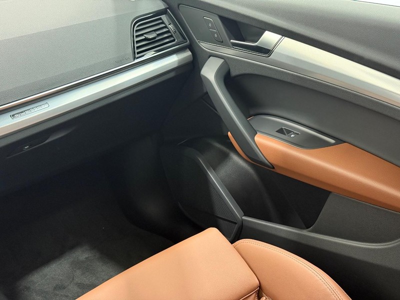 Audi Q5 Vehicle Image 9