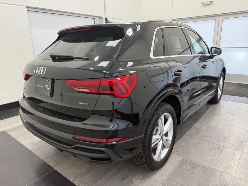 Audi Q3 Vehicle Image 2