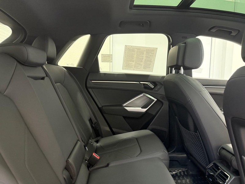 Audi Q3 Vehicle Image 8