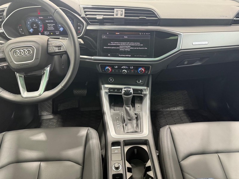 Audi Q3 Vehicle Image 9