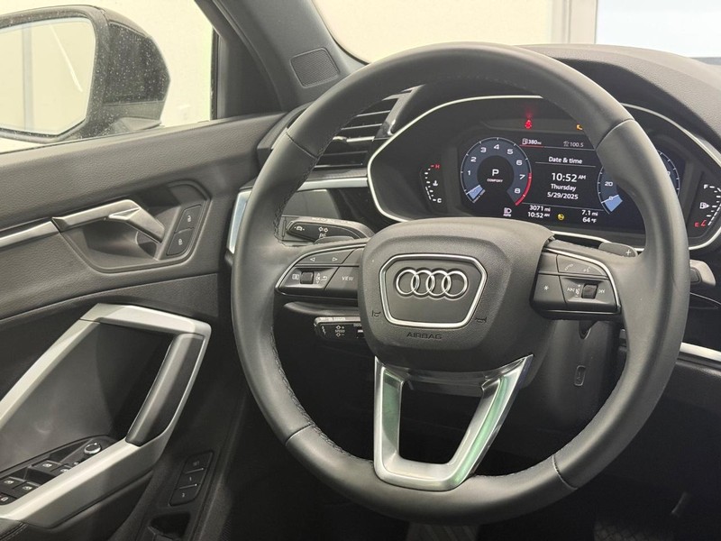 Audi Q3 Vehicle Image 12