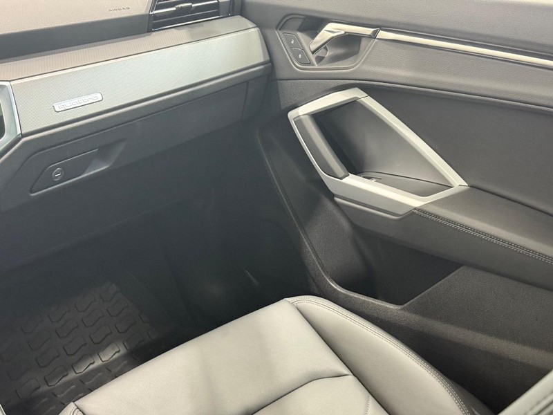 Audi Q3 Vehicle Image 13