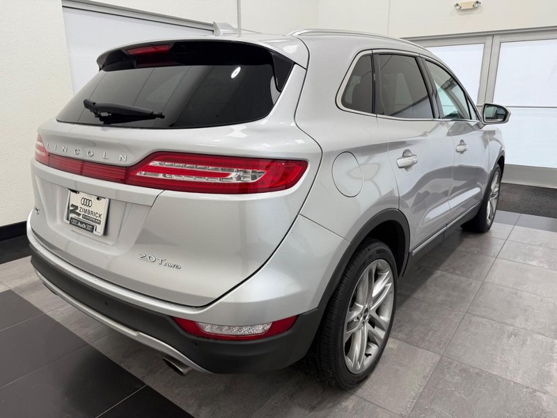 Lincoln MKC Vehicle Image 2