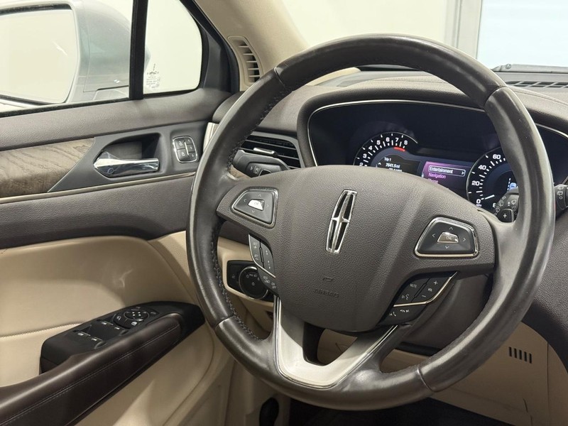 Lincoln MKC Vehicle Image 12