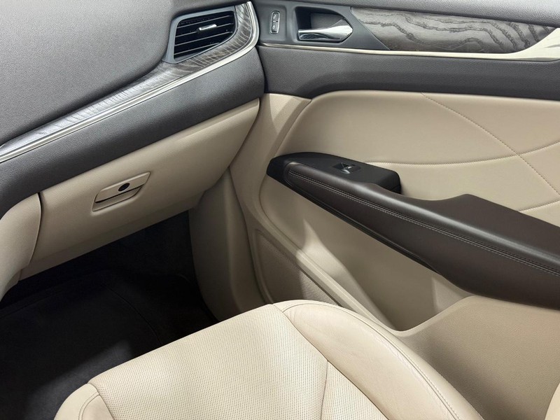 Lincoln MKC Vehicle Image 13