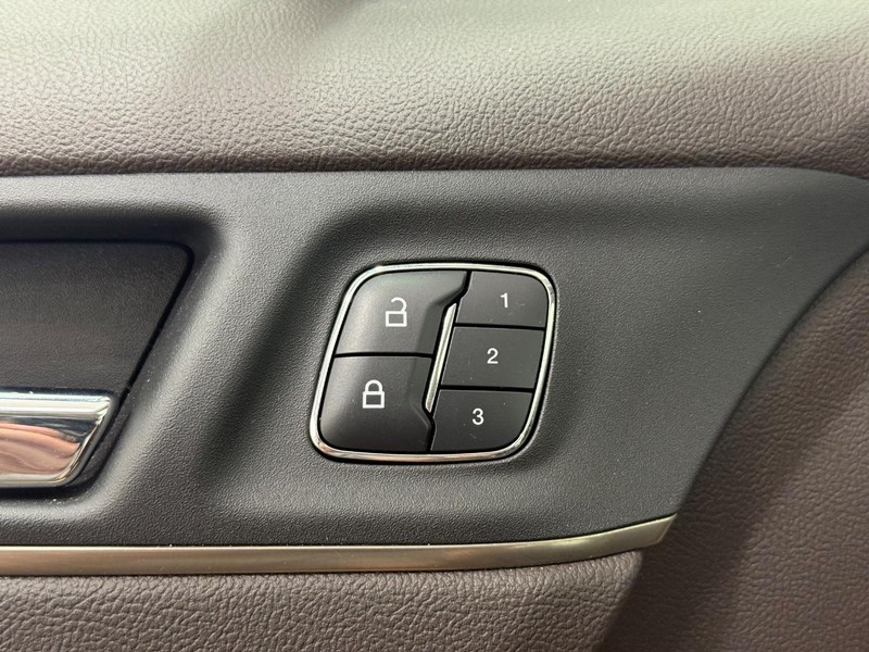 Lincoln MKC Vehicle Image 14