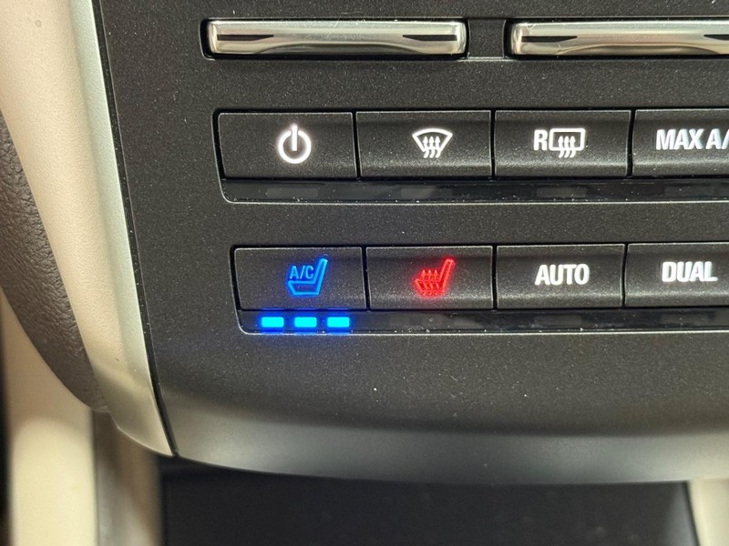 Lincoln MKC Vehicle Image 19