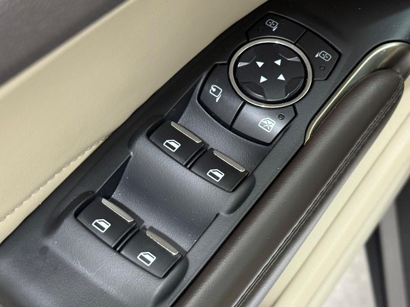 Lincoln MKC Vehicle Image 21