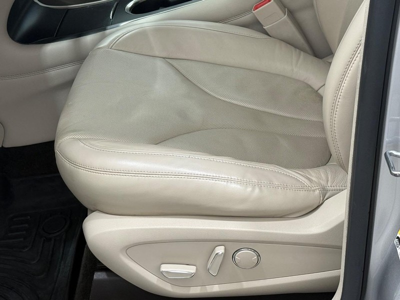 Lincoln MKC Vehicle Image 22