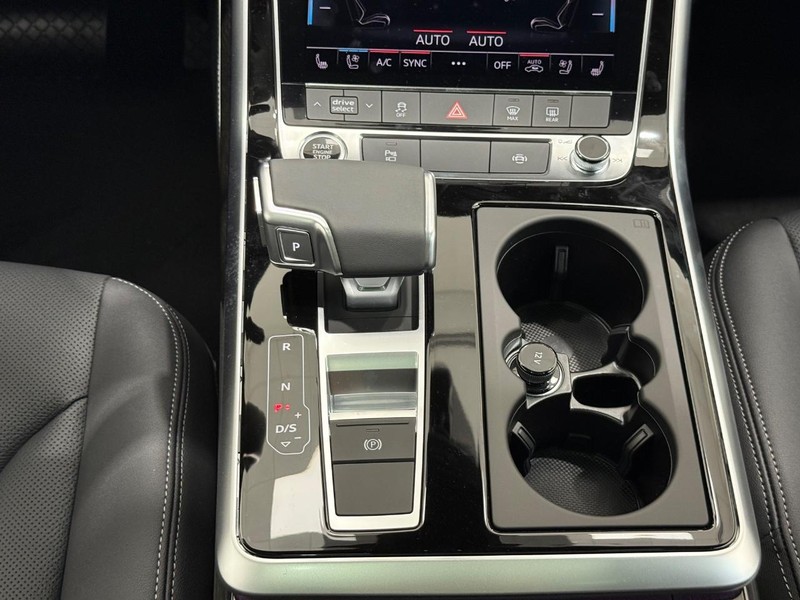 Audi Q7 Vehicle Image 7