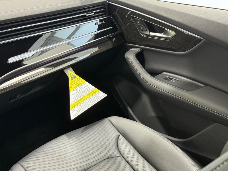 Audi Q7 Vehicle Image 10