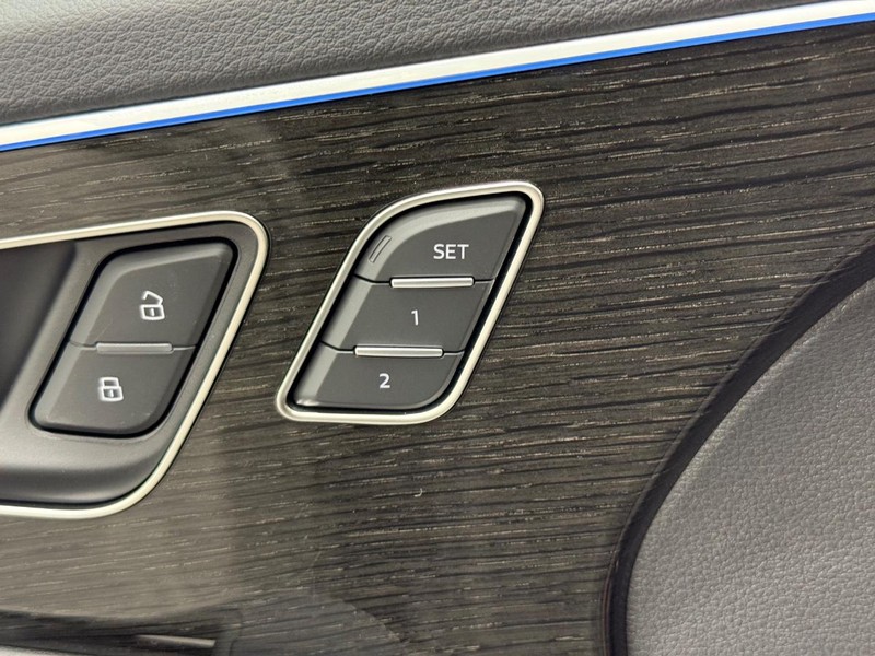 Audi Q7 Vehicle Image 11