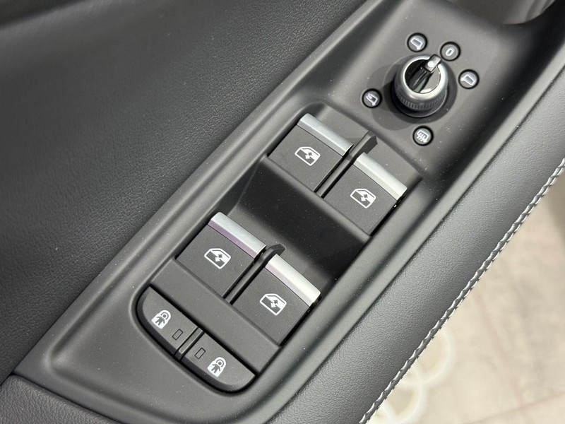 Audi Q7 Vehicle Image 16