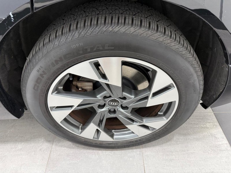 Audi e-tron Vehicle Image 5
