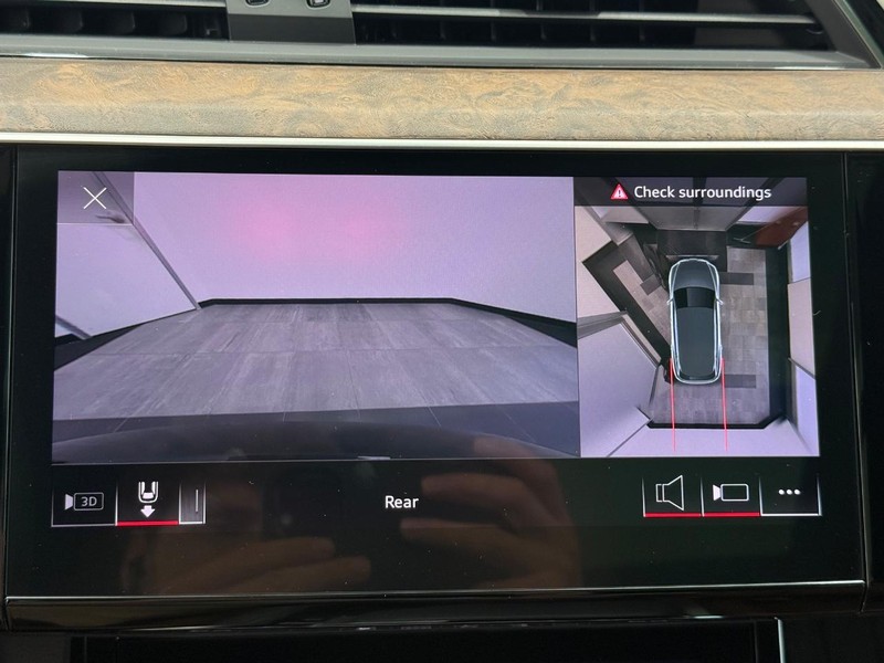 Audi e-tron Vehicle Image 17