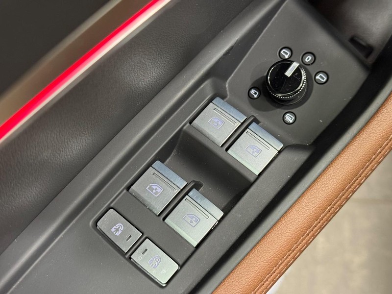 Audi e-tron Vehicle Image 19
