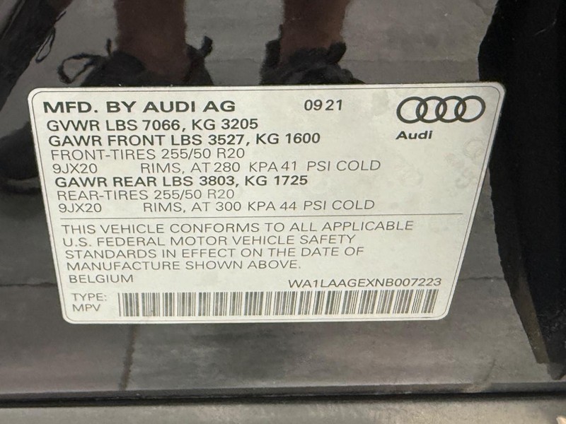 Audi e-tron Vehicle Image 21