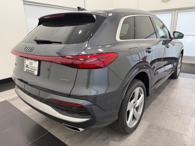 Audi Q5 Vehicle Image 2