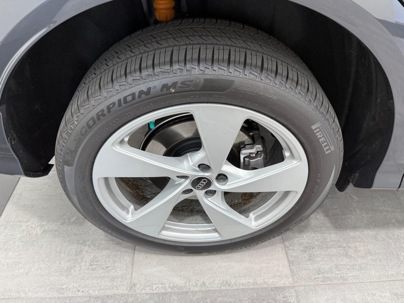 Audi Q5 Vehicle Image 3