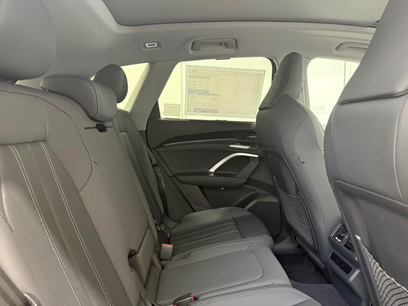 Audi Q5 Vehicle Image 4
