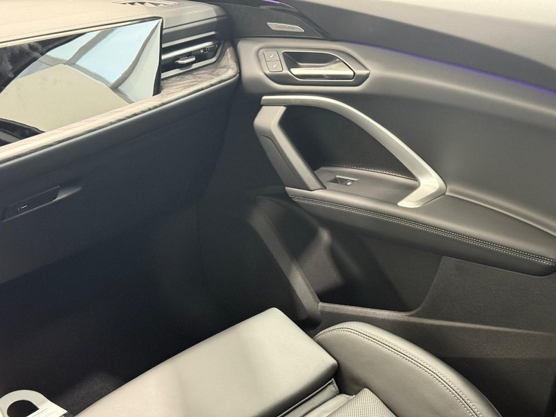 Audi Q5 Vehicle Image 9