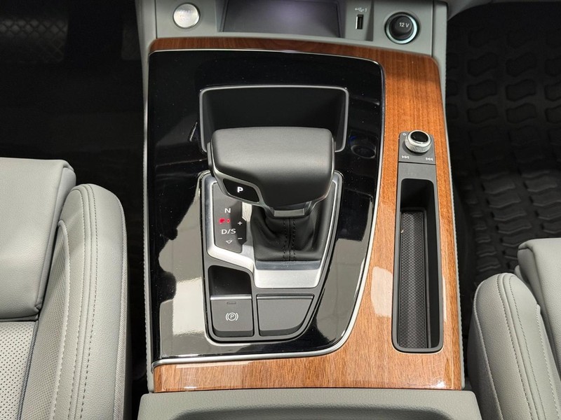 Audi Q5 Vehicle Image 11