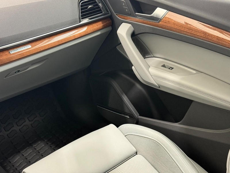 Audi Q5 Vehicle Image 13