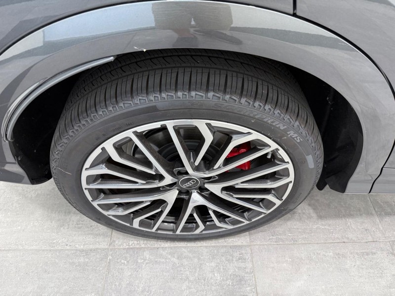 Audi SQ5 Vehicle Image 3