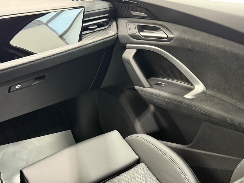 Audi SQ5 Vehicle Image 9