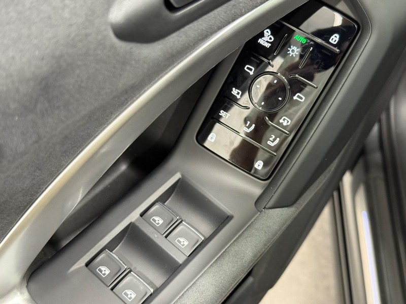 Audi SQ5 Vehicle Image 14